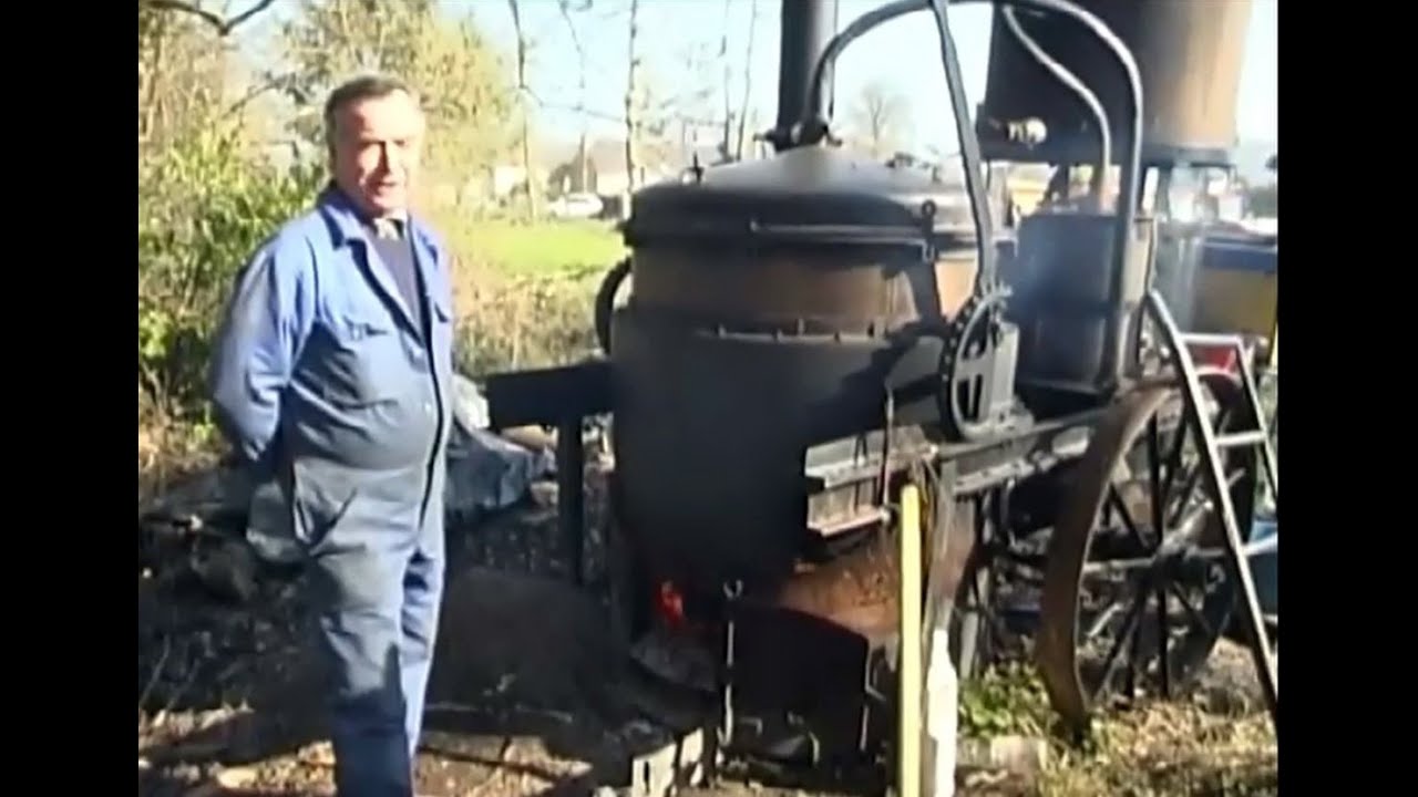 Un atelier de distillation de cidre à Pipriac (Ille-et-Vilaine) dans les années 2000.
