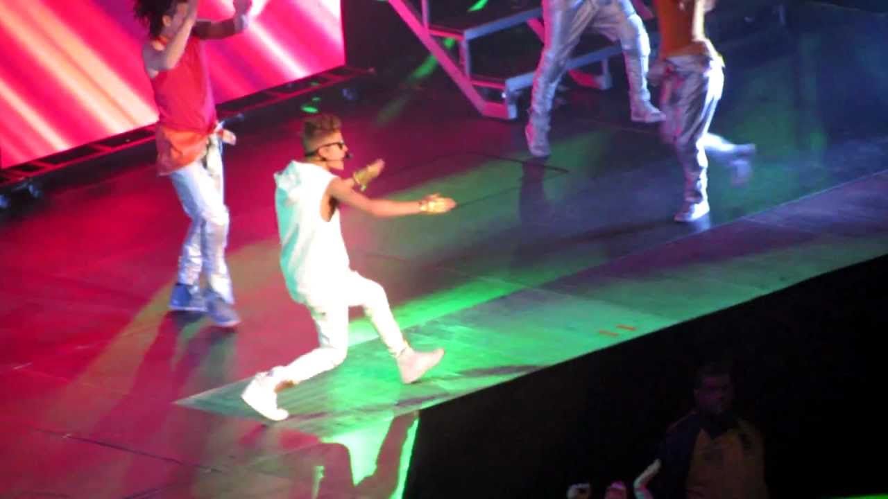 Justin Bieber - Entrance & All Around The World Wash. DC 11/5