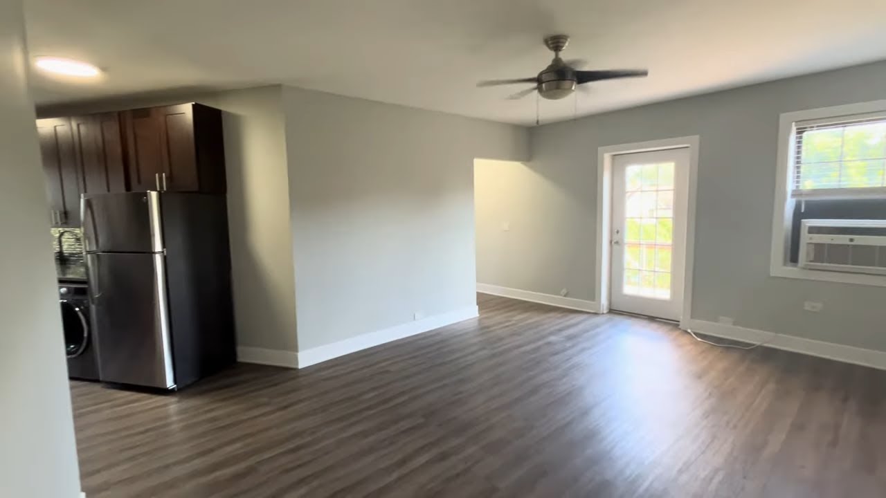 730 Judson #15  |  Large, updated 2-bedroom apartment in Ravinia, Highland Park
