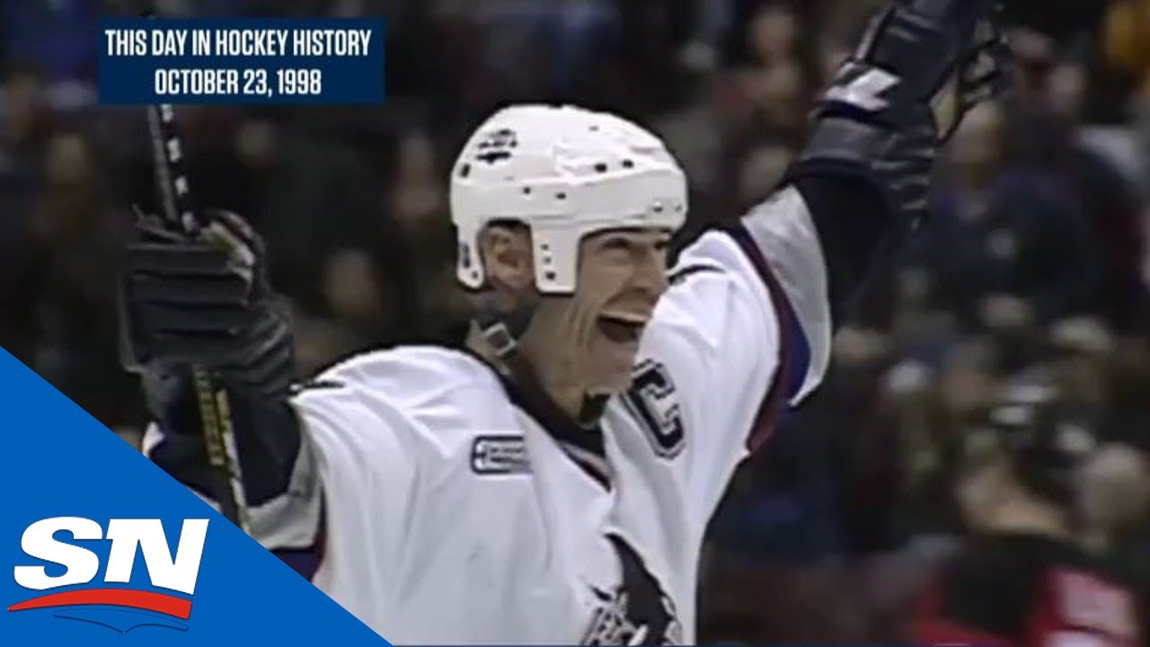 Mark Messier Becomes The 10th Ever NHL Player To Score 600 | This Day In Hockey History