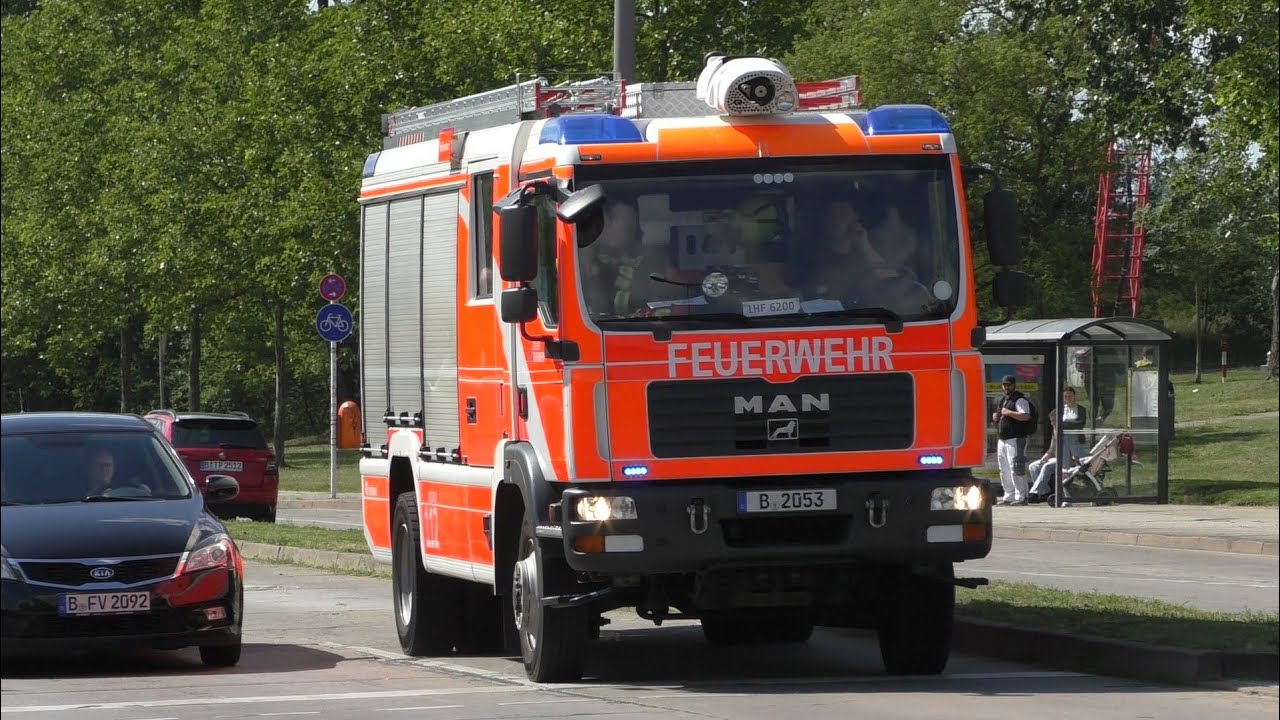 [Allrad und Dachwerfer] Reserve LHF + RTW auf Einsatzfahrt zum VU || BF Hellersdorf 6200