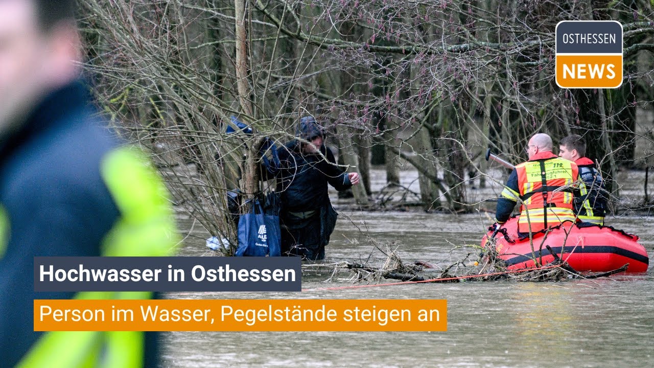 FULDA: Hochwasser in Osthessen - Person im Wasser, Pegelstände steigen an