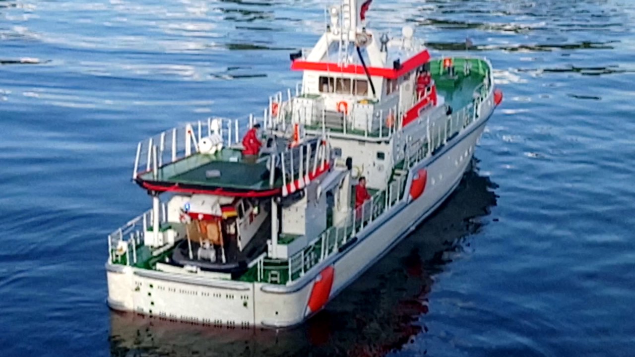 Harro Koebke einziehen und ablassen Beiboot über Zahnriemen