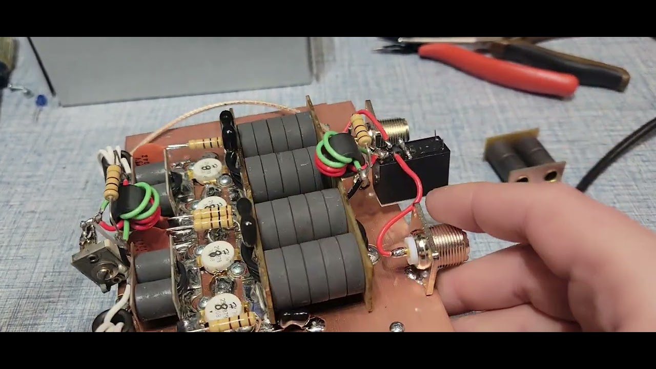 looking at tiny 4 pill 2879hg amp.