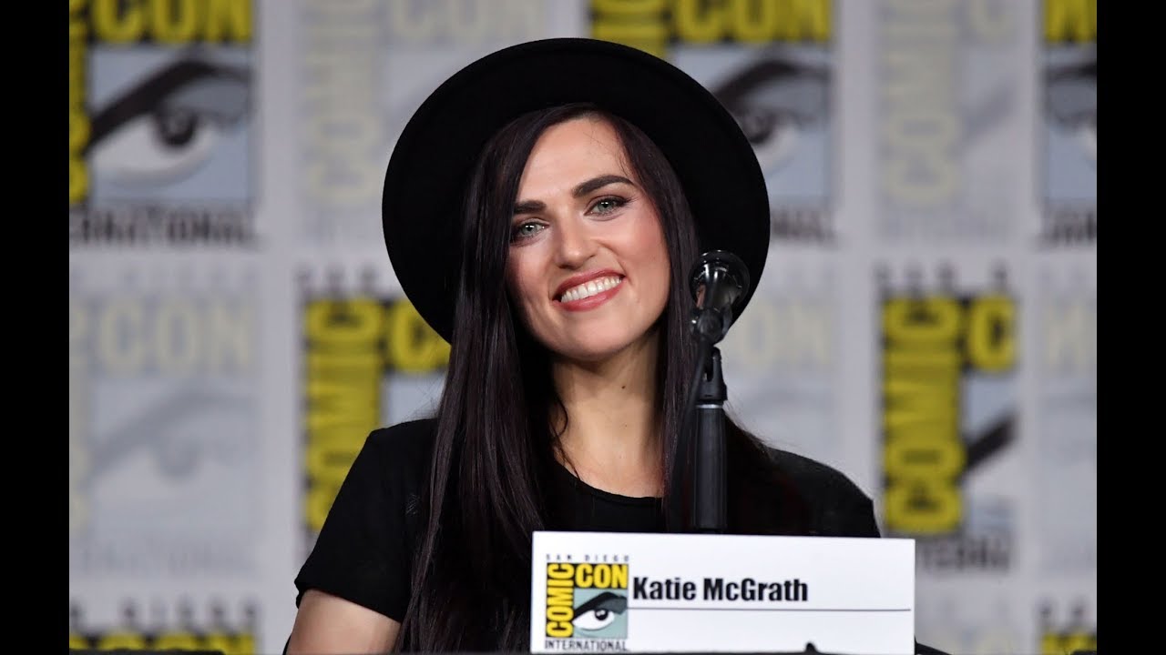 Supergirl SDCC 2018 panel (Katie McGrath answers)