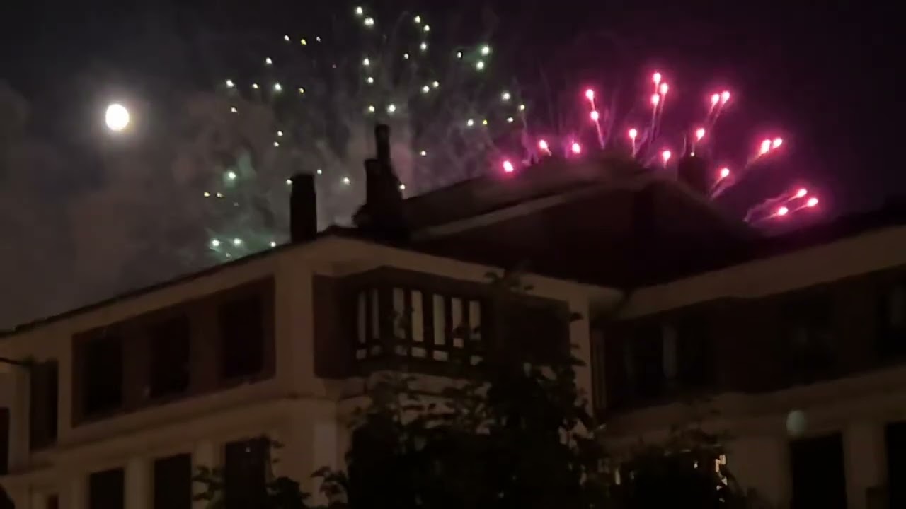 Fuegos artificiales en Portugalete vistos desde Getxo