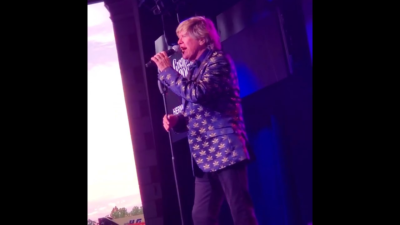 I'm Into Something Good - Herman's Hermits (with Peter Noone)