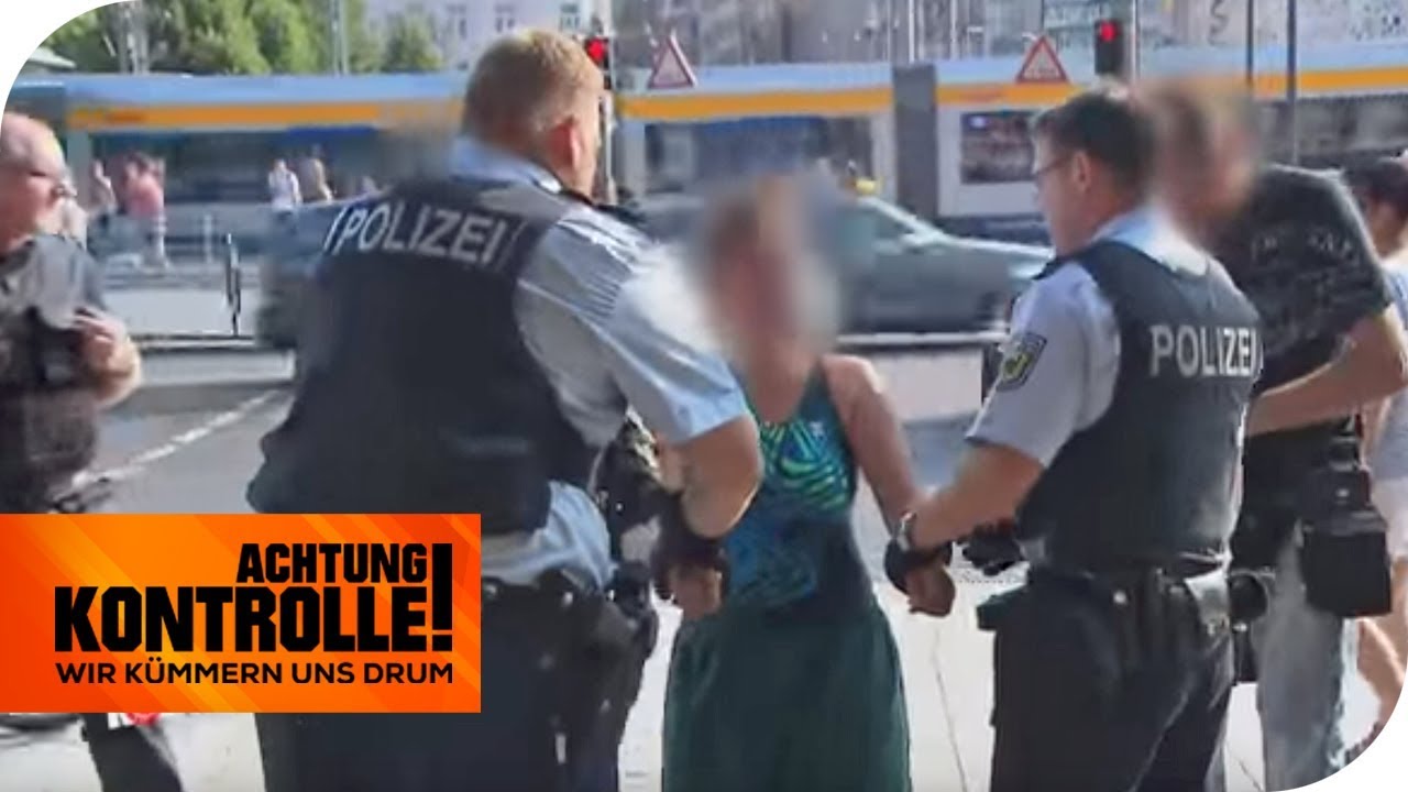 Schwarzfahrerin rastet aus und bei&szlig;t den Kontrolleur! | Achtung Kontrolle | kabel eins