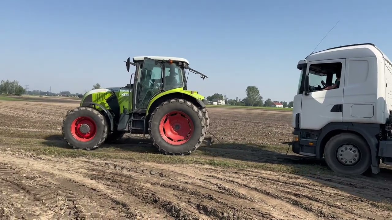 I się narobiło taki ciągnik próbuje mnie wyciągnąć