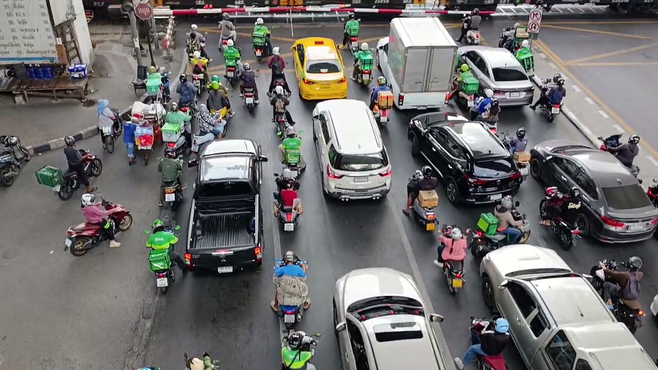 Crazy traffic in Bangkok, Thailand 🇹🇭