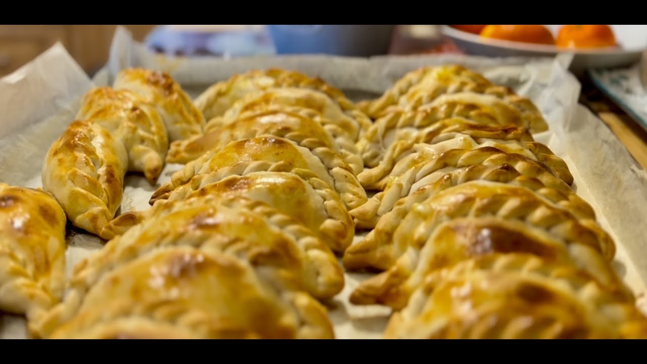 EMPANADAS DE MAÍZ, QUESO Y CEBOLLA UNA DELICIOSA RECETA, PRUEBEN !!