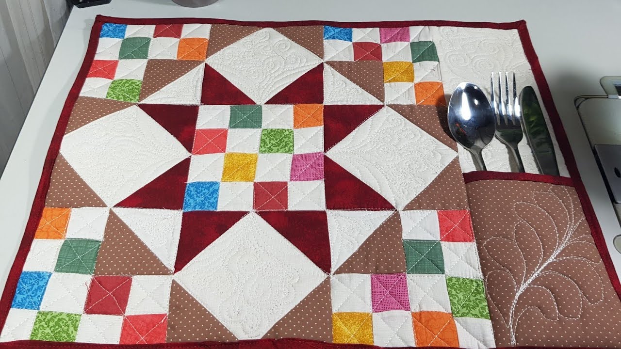 Jogo americano com porta talheres/Placemat with cutlery holder. Bloco de patchwork e quilting.