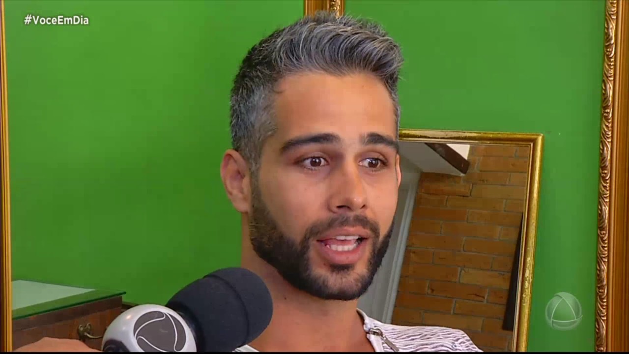 Homem com cabelo grisalho: charme ou desleixo