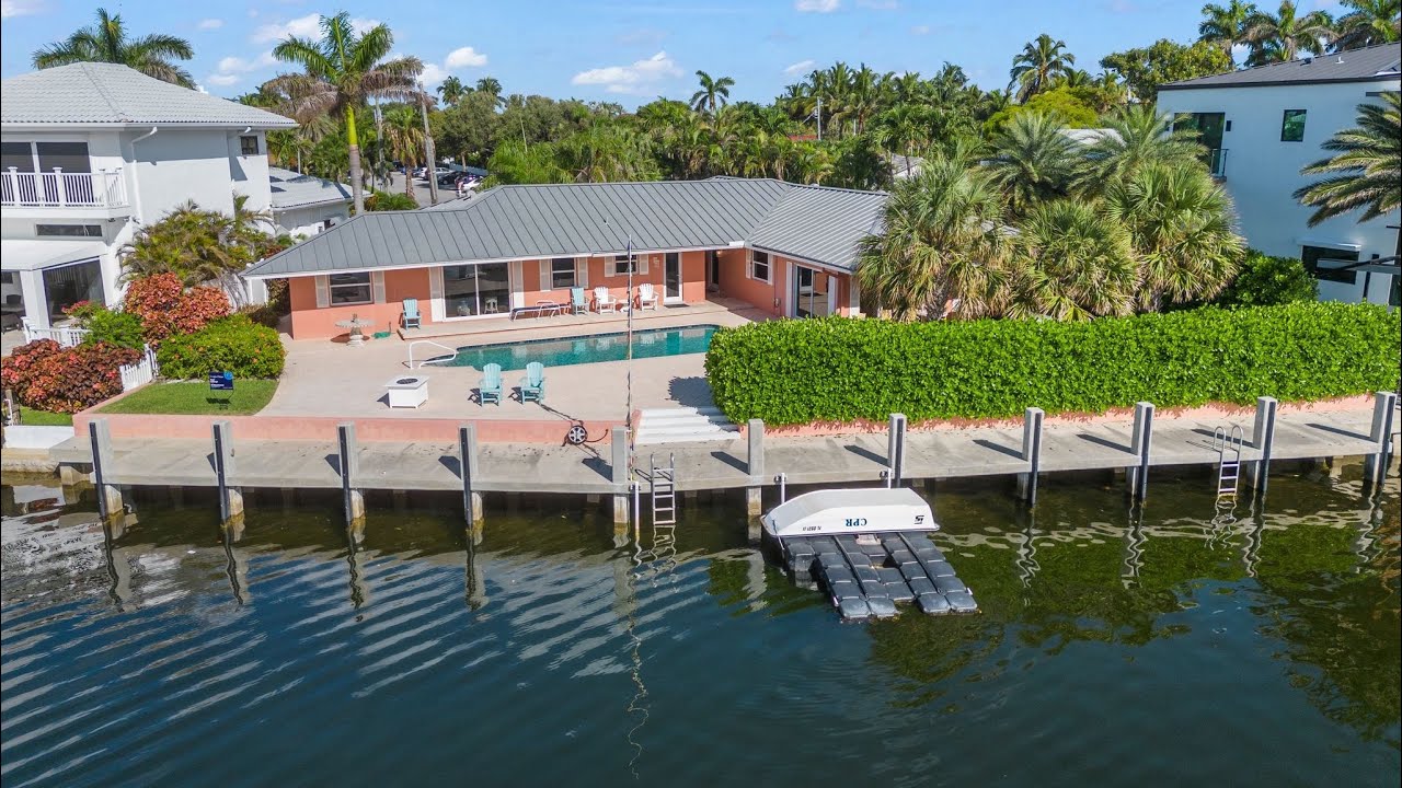 Trophy lot situated directly on Lake Placid 🤩