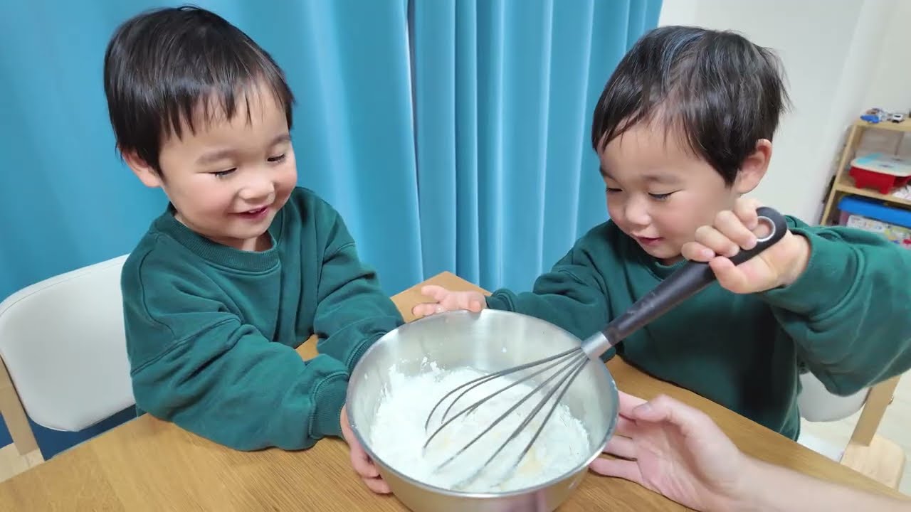双子男子へのバレンタインは手作りホットケーキ⁉️【2歳5ヶ月】