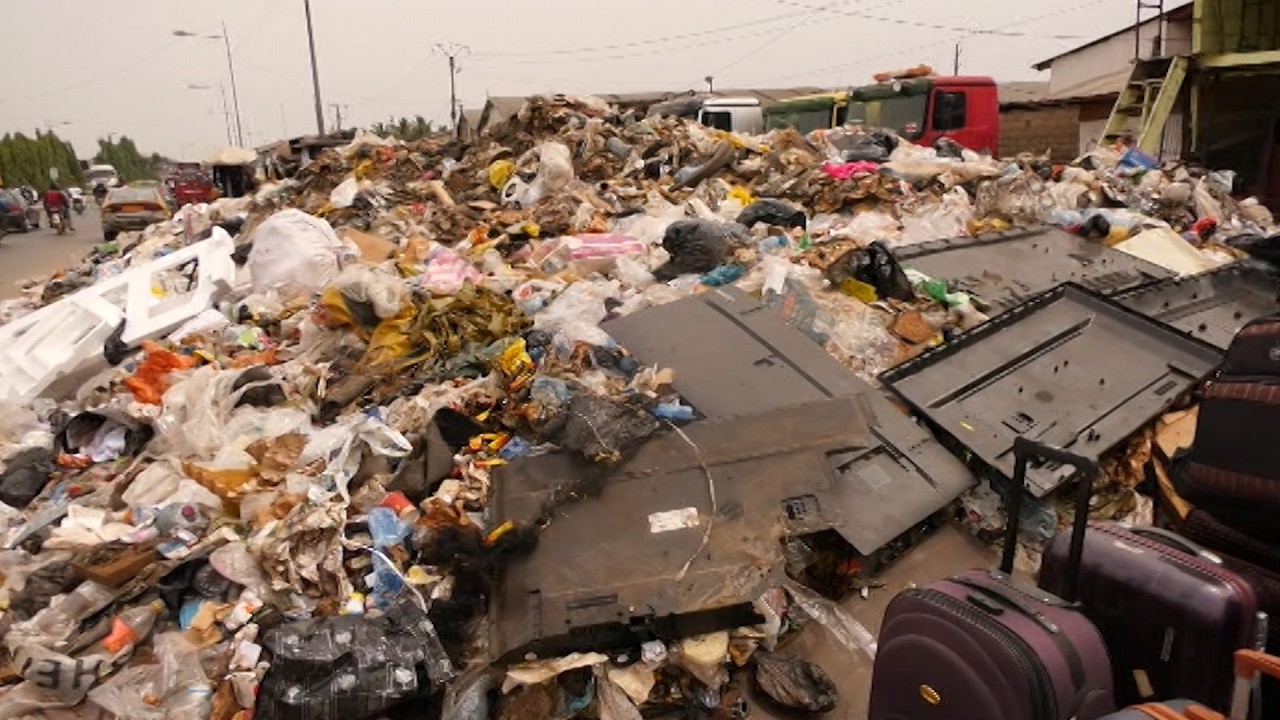 DOUALA: INSIDE A CITY STRUGGLING WITH REFUSE COLLECTION