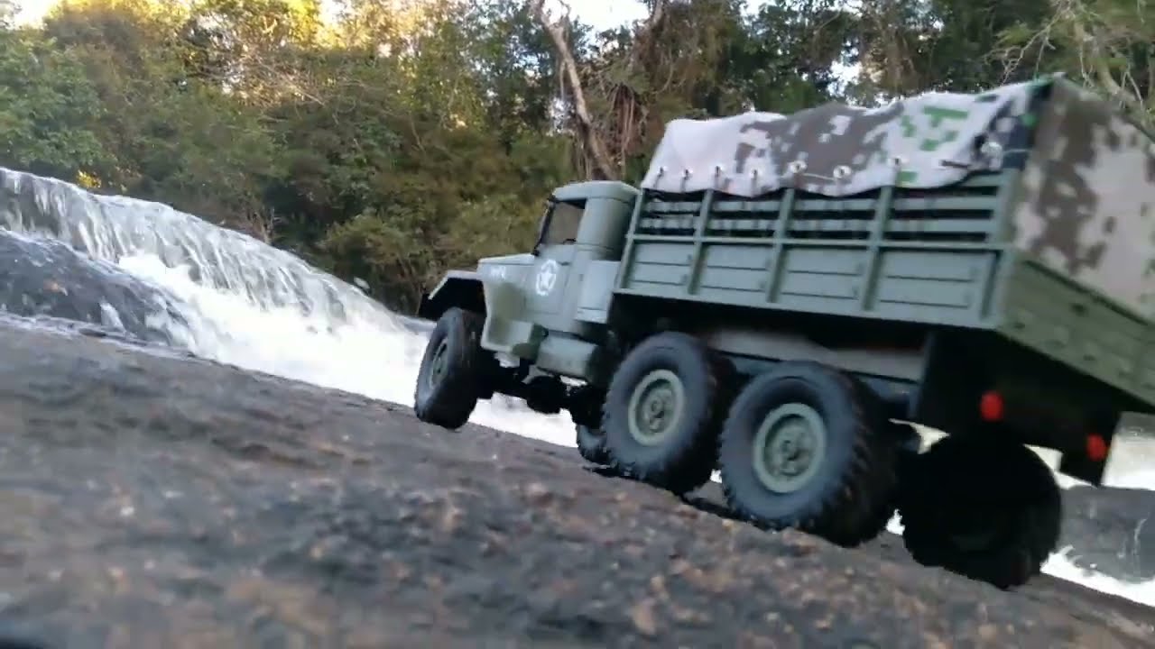 Caminhão de controle remoto 6x6 wpl B16. Fora da estrada 🐊. 