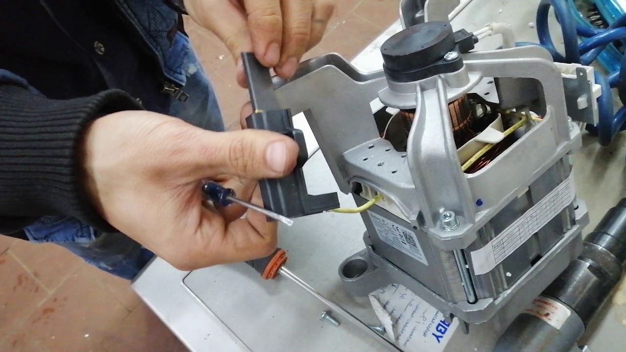 فك وتركيب الشربون لموتور الغساله الاوتوماتيكInstalling loosening drinkers the automatic washer motor