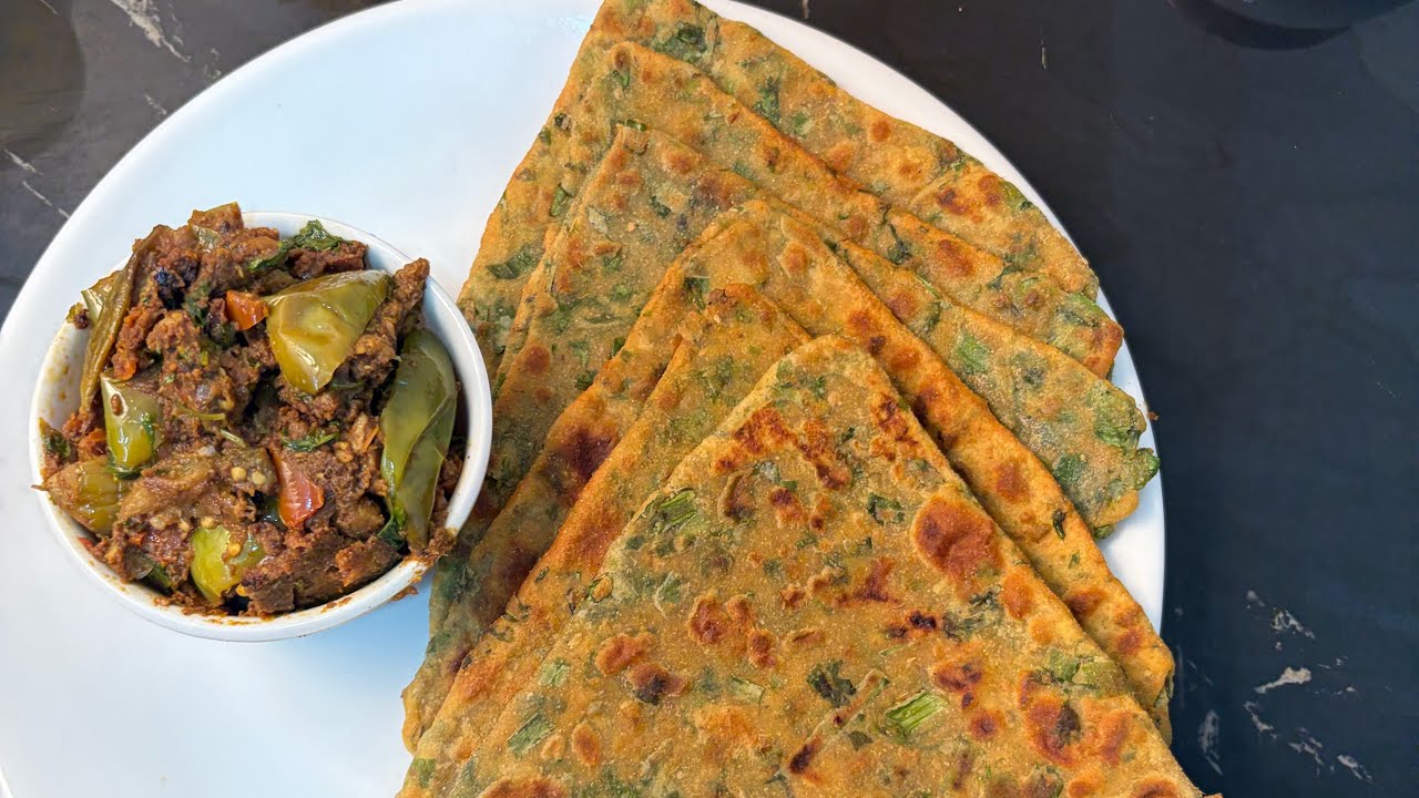 hare pyaj ke parathe।।spring onion paratha 