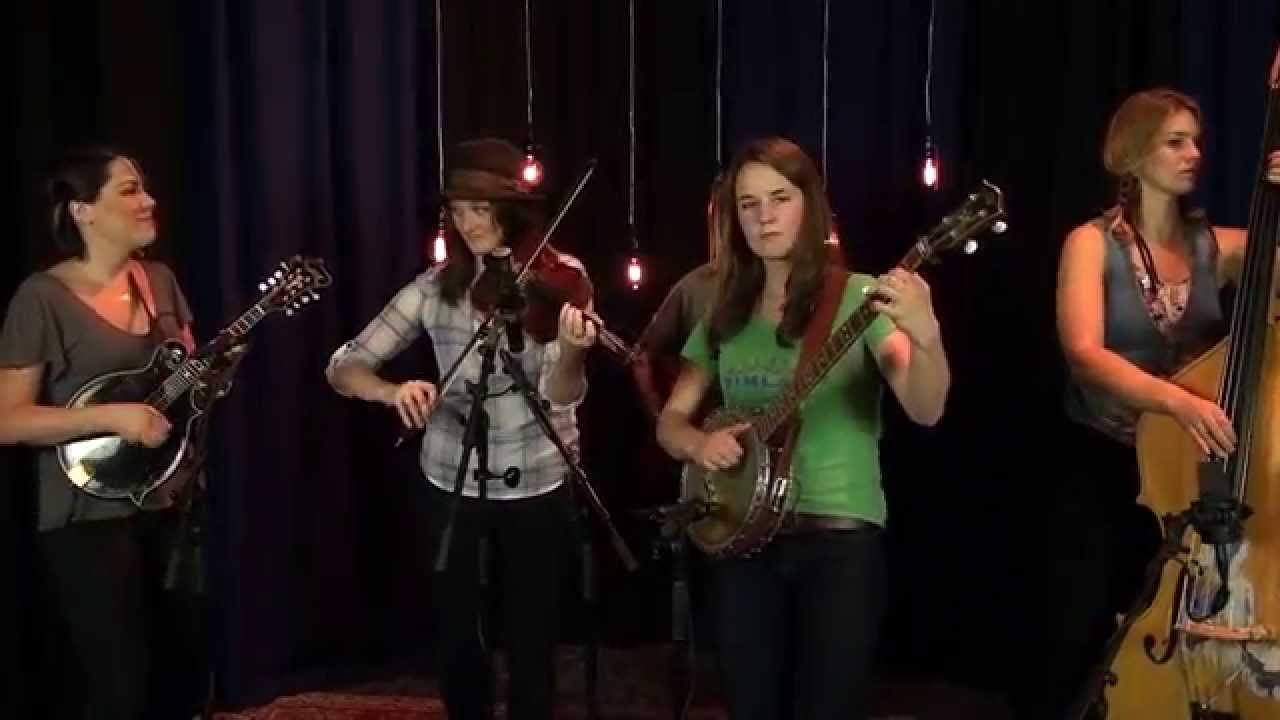 Folk Alley Sessions: Della Mae 