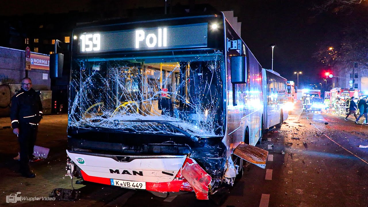 BMW rast frontal in Linienbus: Fahrer war mit 2,4 ‰ durch Köln unterwegs - Canon XF605 | 19.11.2021