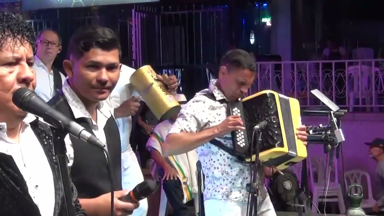 Adith Agudelo y los Idolos Vallenatos con Angel Badillo - Parranda en el Cafetal