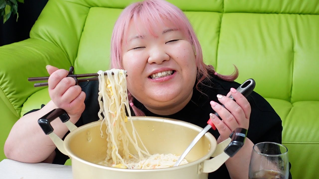 ぶーちゃんねると言ったらこれでしょ！豚骨ラーメン大食いしてみた