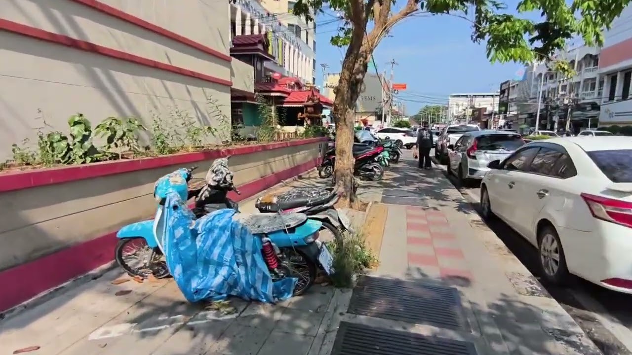 PATH BETWEEN EURO CITY HUA HIN AND HUA HIN BEACH #beach #tourism #holliday #visit