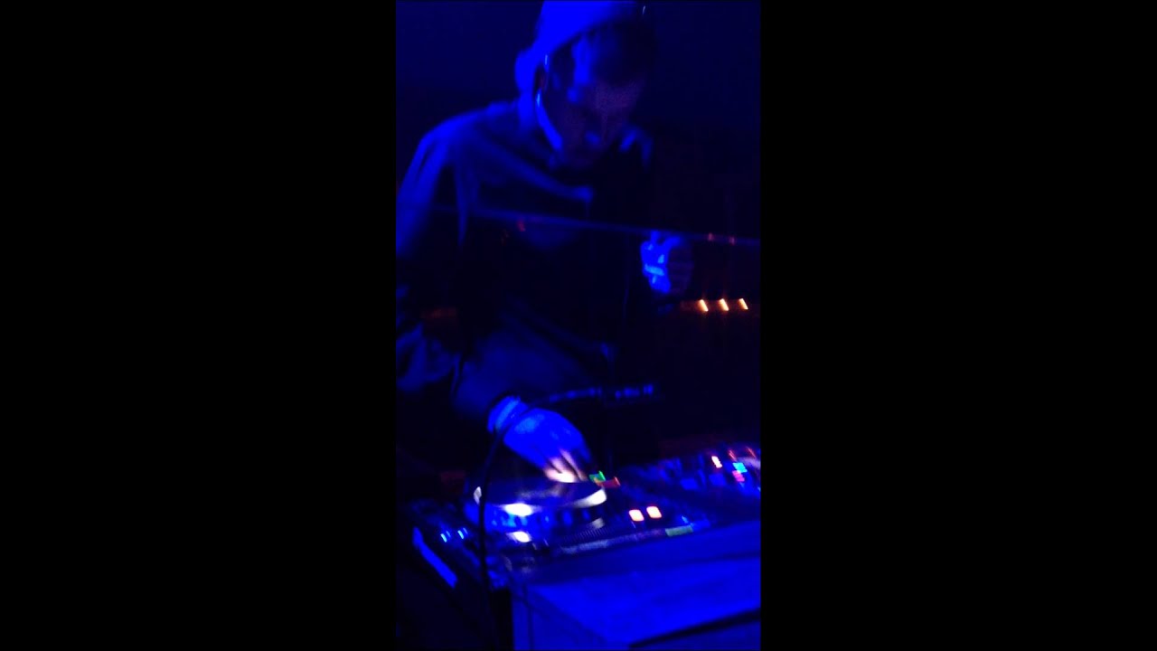 B-Tox play Demolition Squad & Nath-D - Retro Mashup ( Play Hard Cap'tain 7.3.15 )