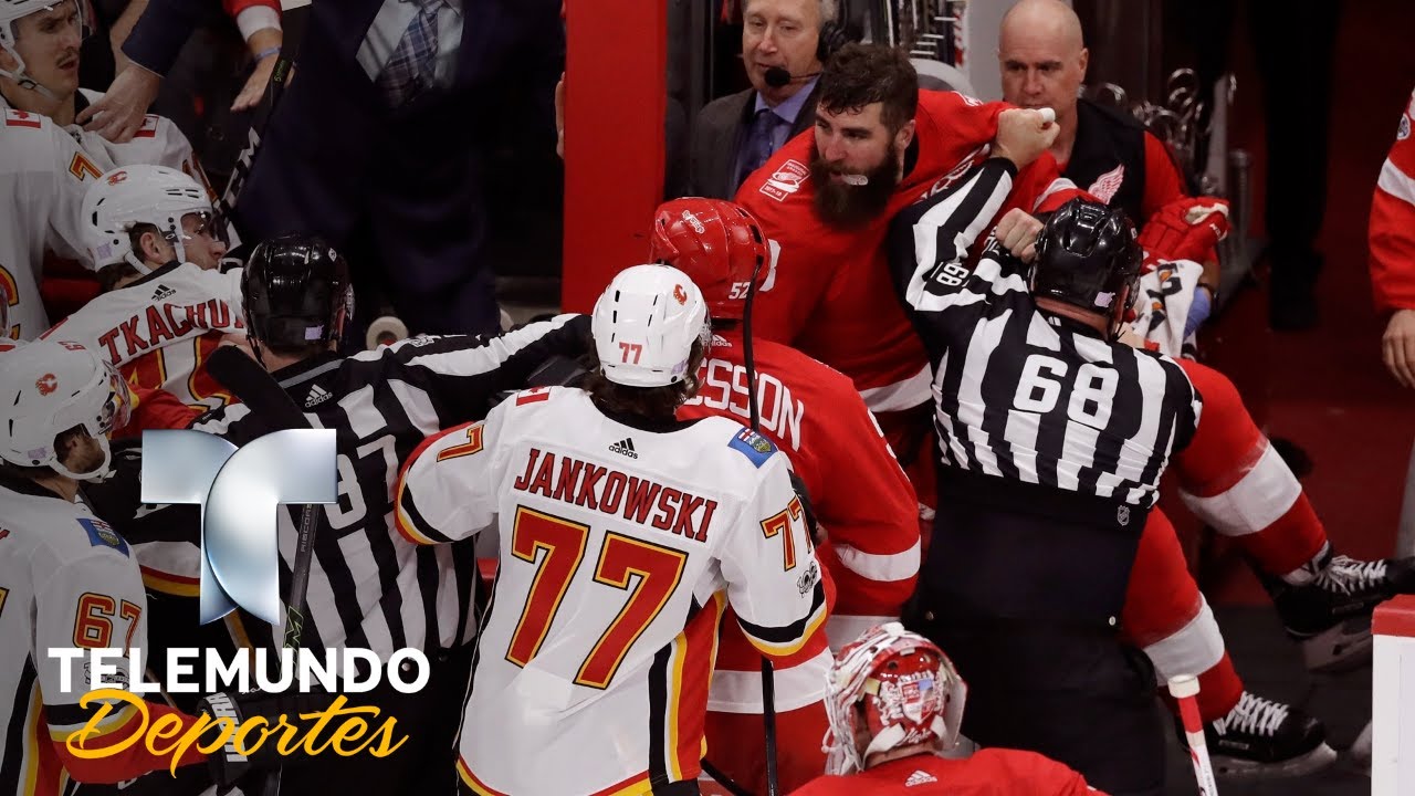 &iquest;Hockey o MMA? La pelea del siglo en la pista de hielo | Videos Virales | Telemundo Deportes