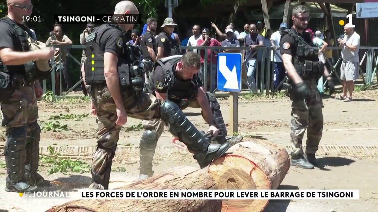 Les forces de l'ordre en nombre pour le barrage de Tsingoni