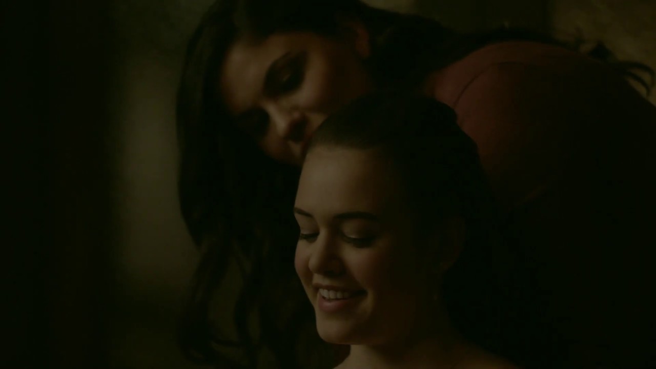 All Penelope & Josie scenes - 1x01 until 1x06 - Legacies