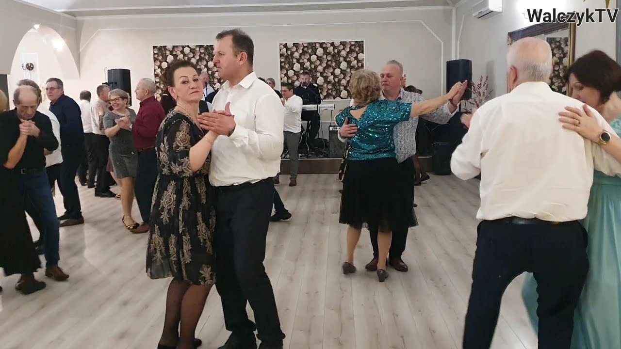 POKOCHAJ MNIE romantyczny utwór Zespołu 