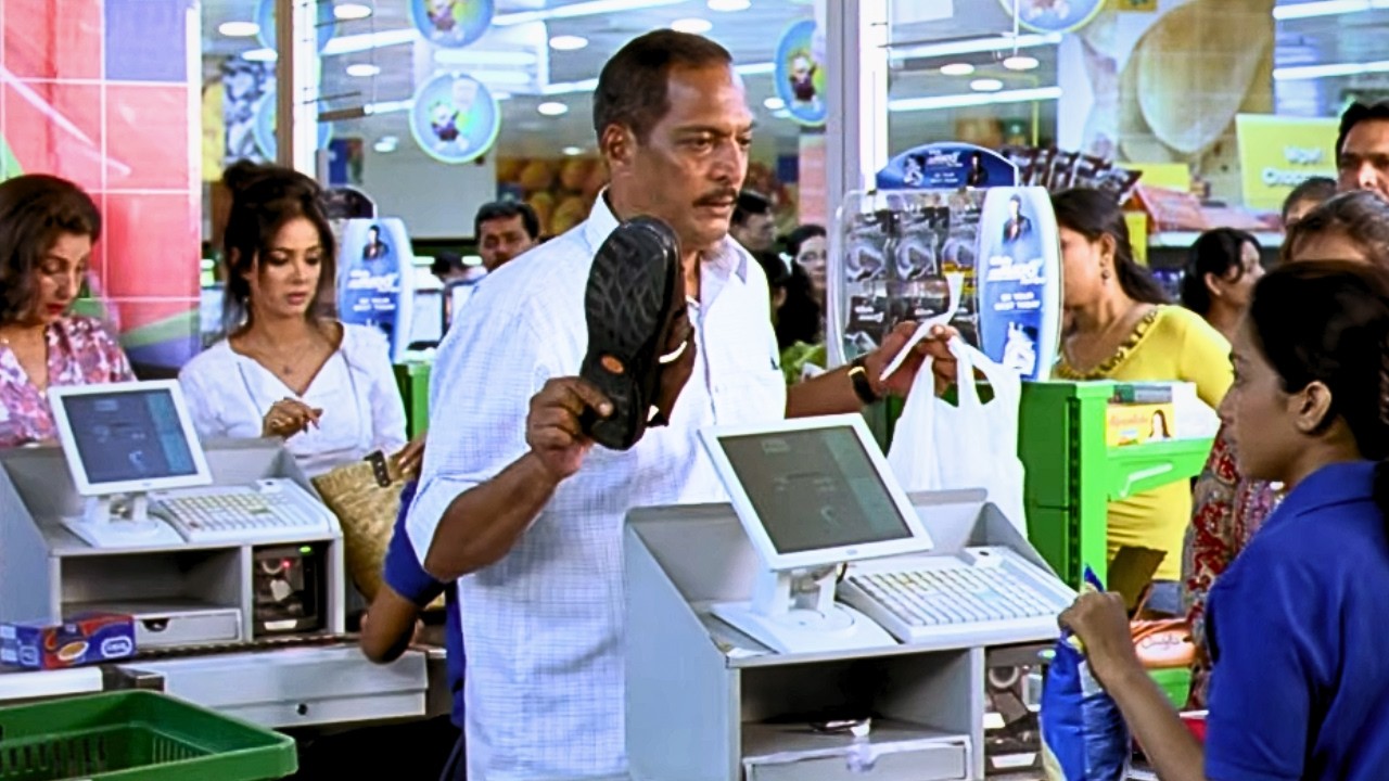 इसको चेंज करने के जगह मुझे टॉफ़ी दे रहे हो! गलत बात 😞 Nana Patekar का मज़ेदार Comedy Scene 🤣