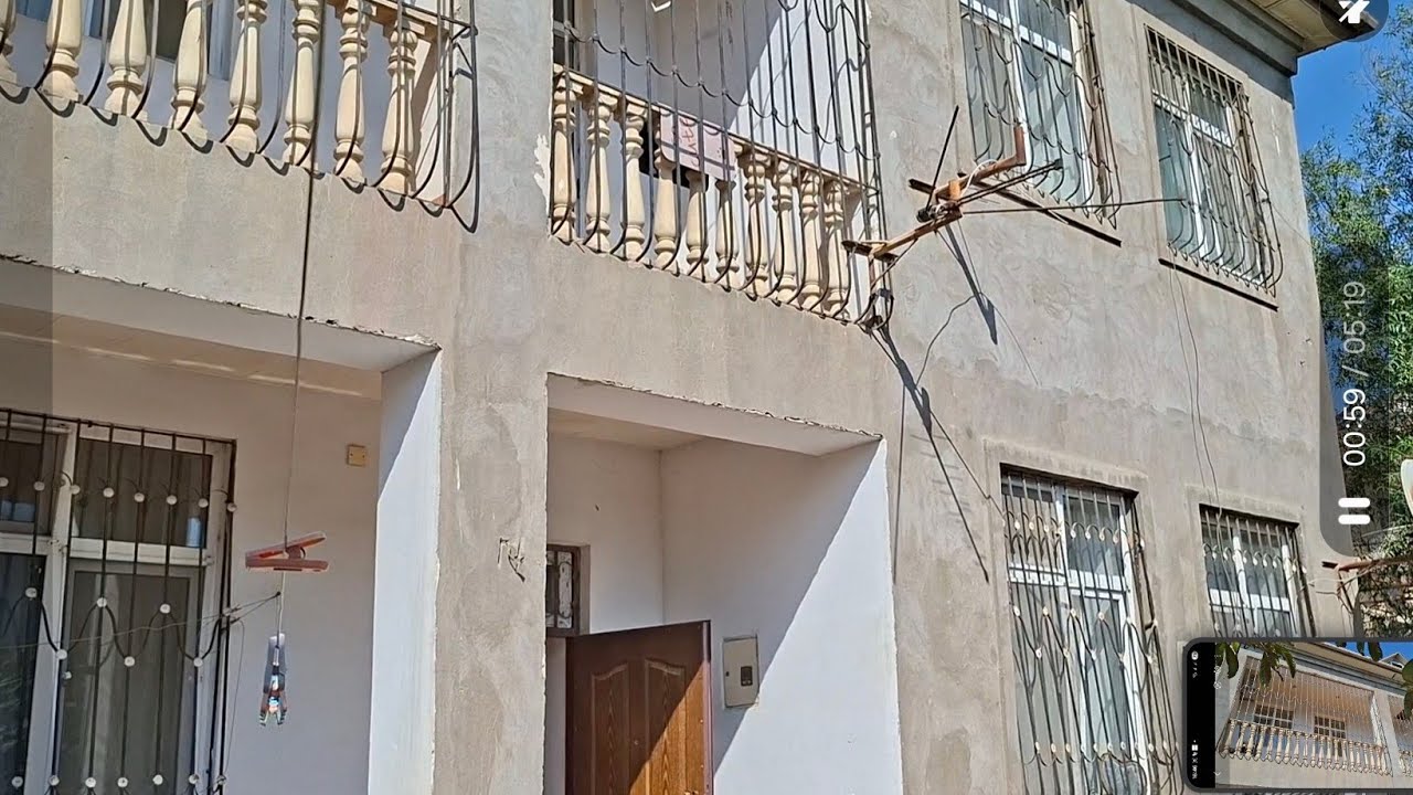 Biləcəri qəsəbəsi .Qrim villa deyən ərazədə 6 sotun içində 2 mırtəbəli 4 otaqlı  həyət evi 270 min.
