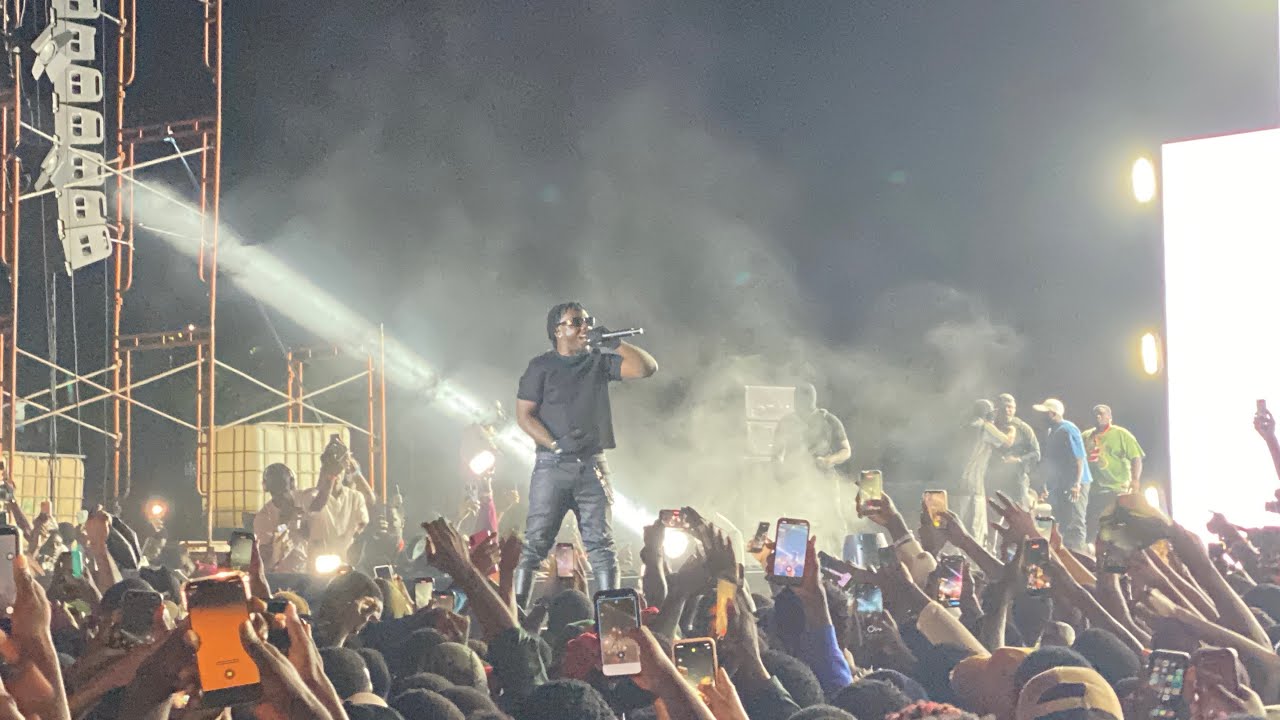 🔥Kweku Smoke Shuts Down Telecel Turn Up Show at University of Ghana, Val’s Day Massive Performance