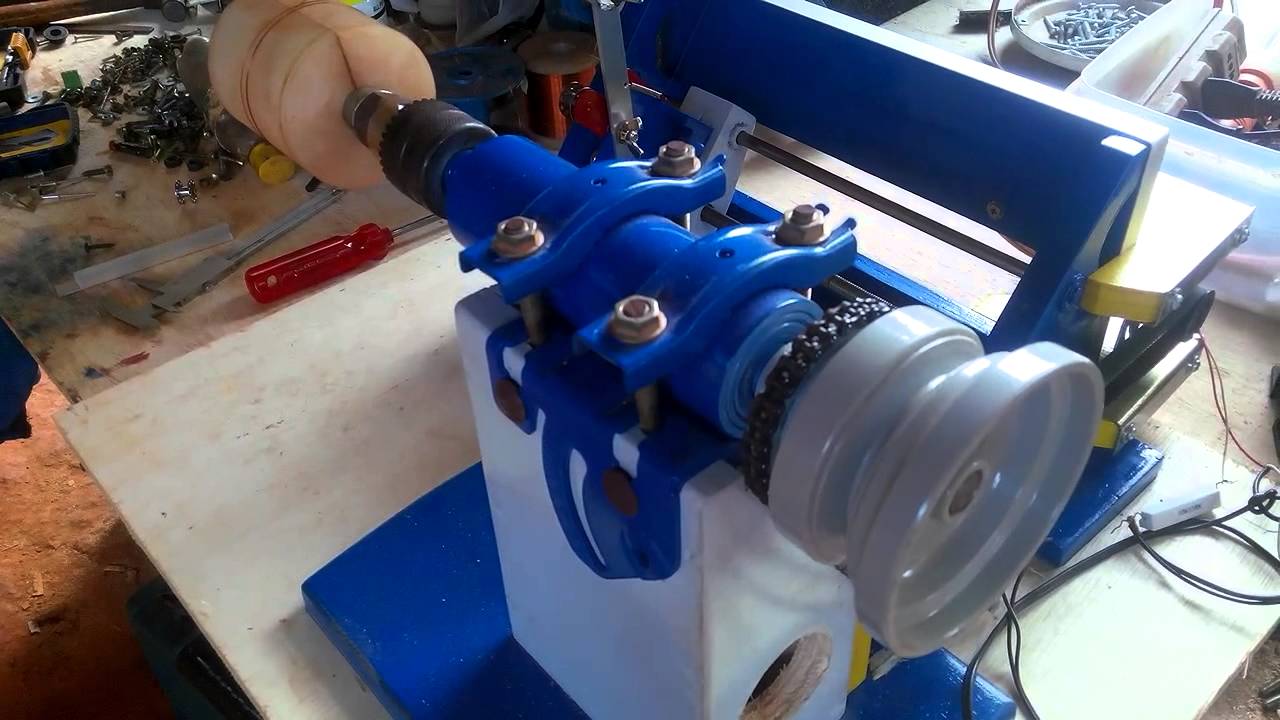 Maquina exclusivamente para embobinar parlantes.