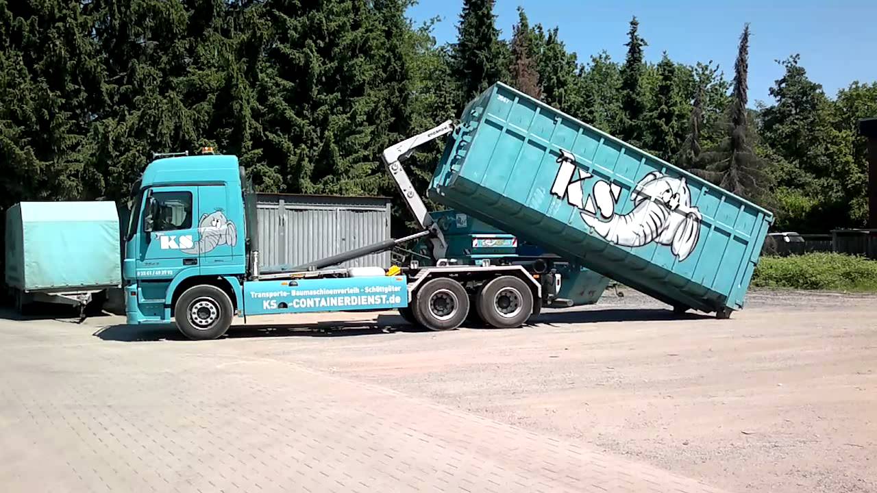 Hakenlift KS Containerdienst  36 cbm entladen und beladen