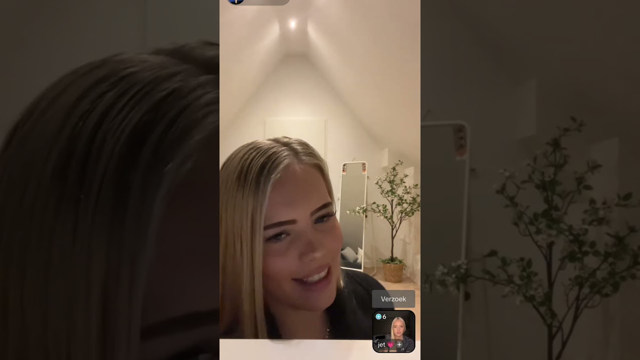 Dutch smoking girl 🚬