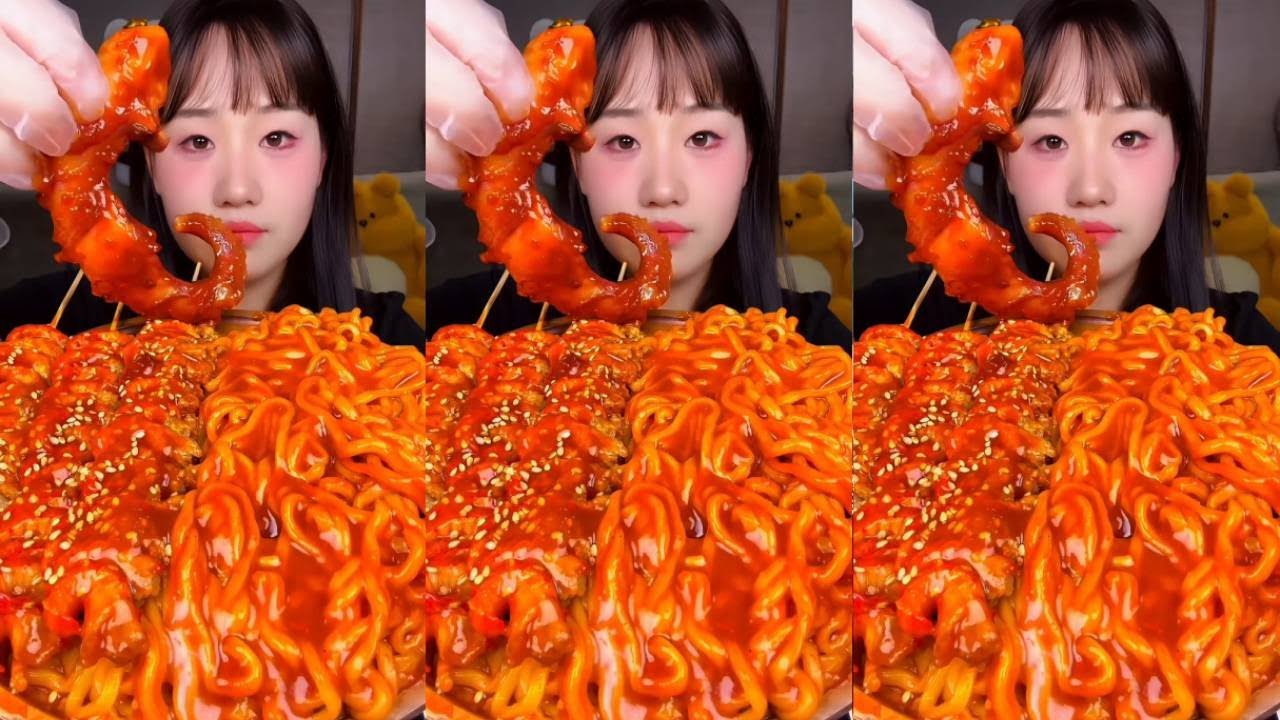 Immerse yourself in turkey noodles with crayfish and enjoy it all at once