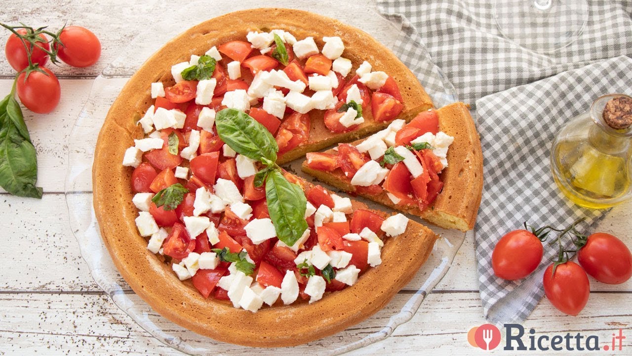 Crostata morbida con pomodoro e mozzarella  - Ricetta.it