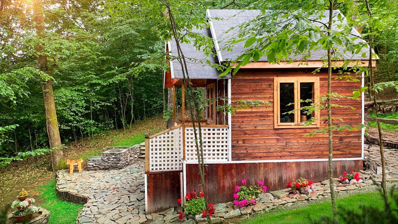 Building a Country Cabin in the Forest with Hand Tools