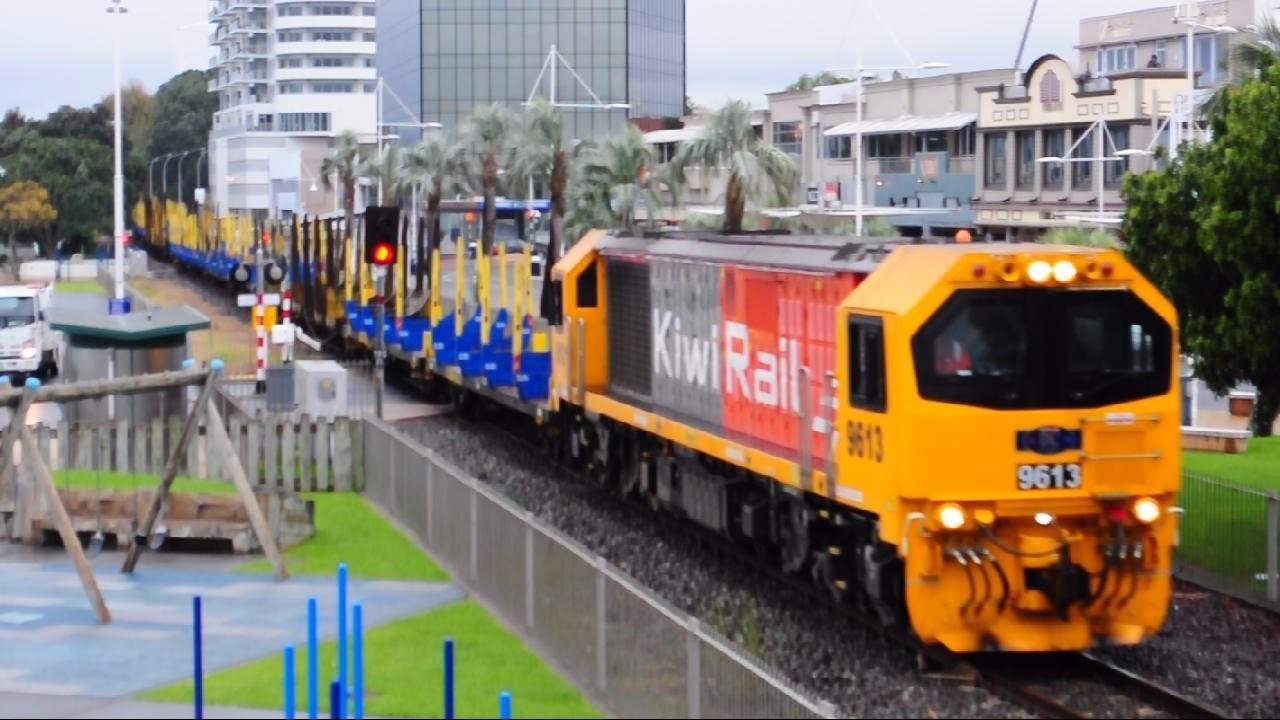DL 9613 passing The Strand with Train 482
