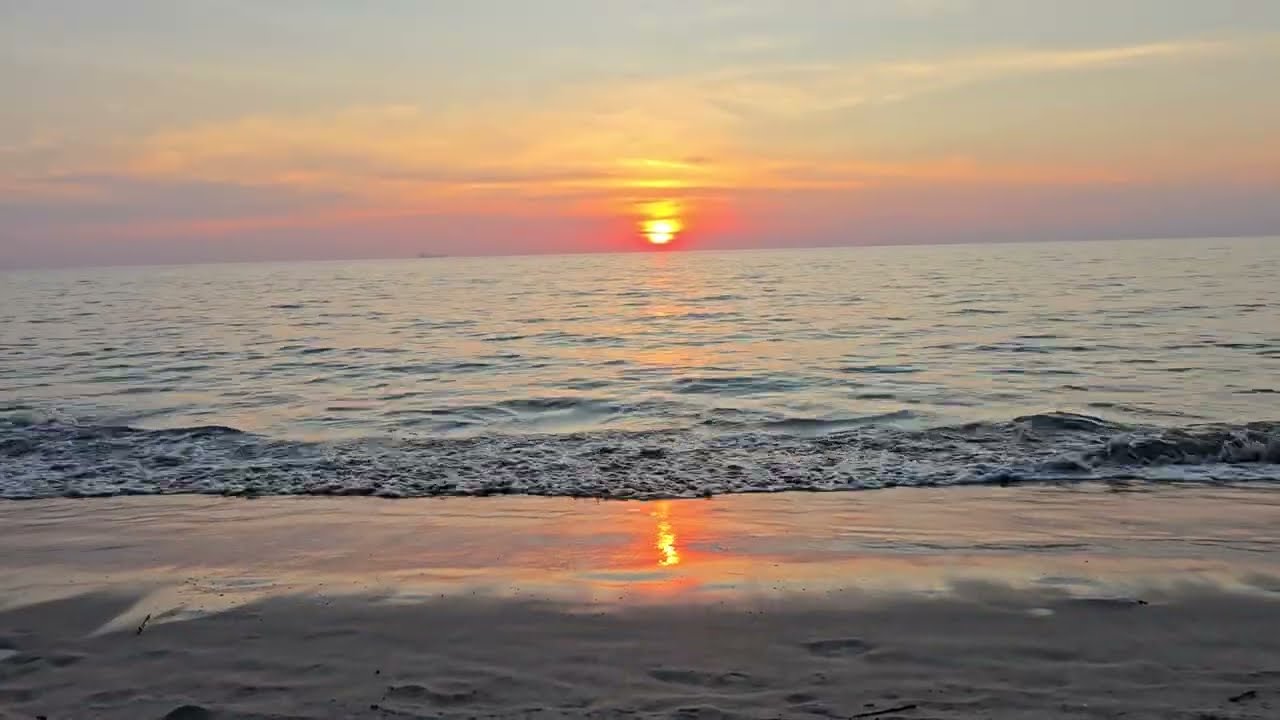 พระอาทิตย์ลับขอบฟ้าส่งท้ายปีที่สวยมาก ที่เกาะลันตา 