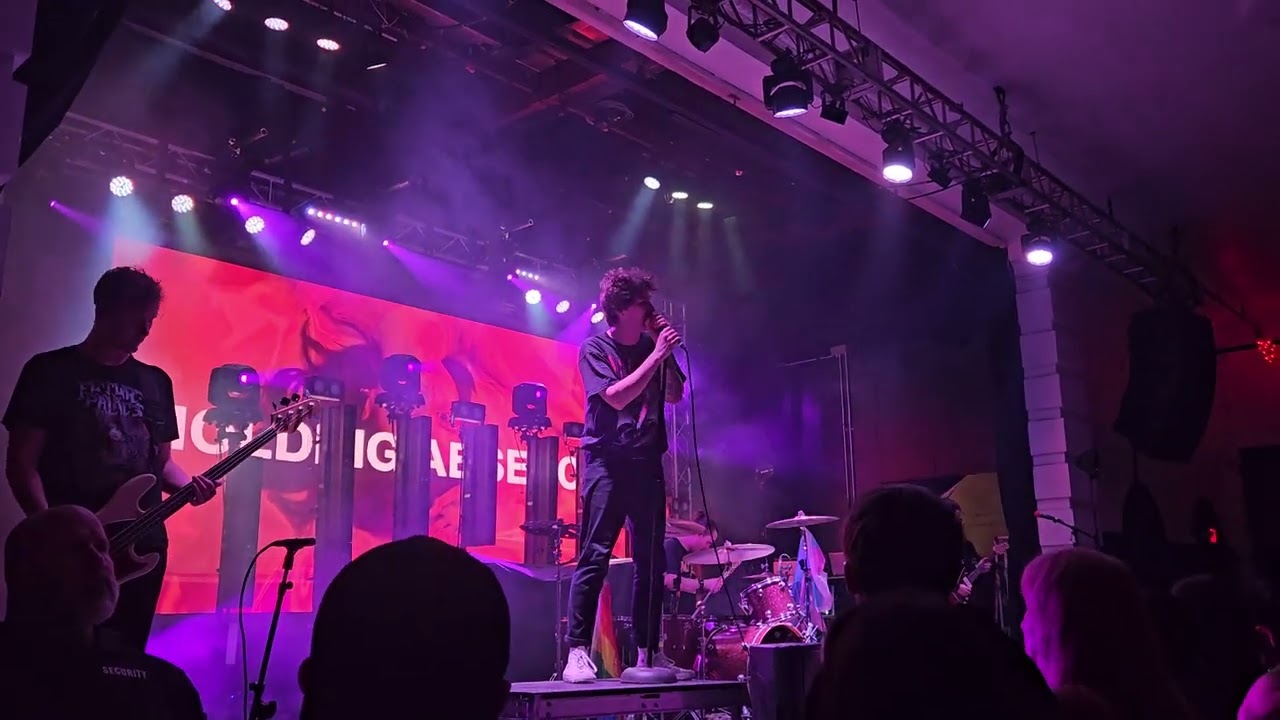 Holding Absence - A Crooked Melody Live!