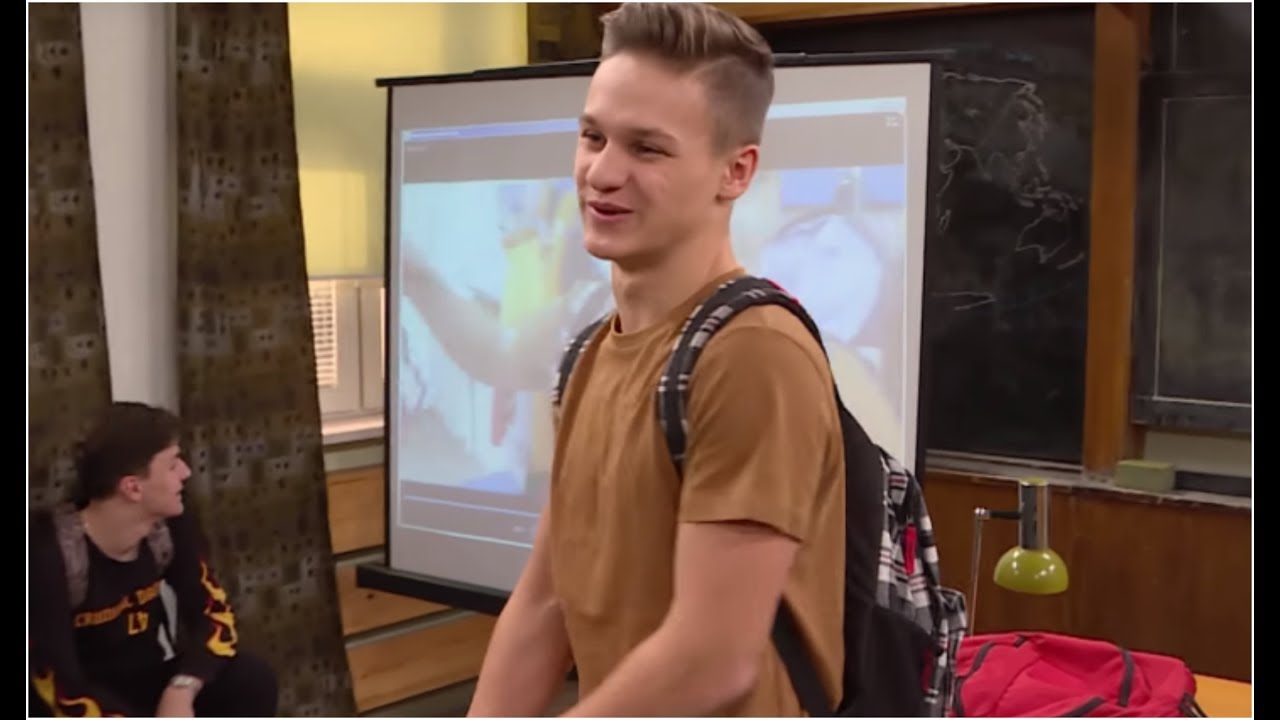 Dzięki temu filmowi uczeń udowodnił, że jest niewinny [Szkoła odc. 534]