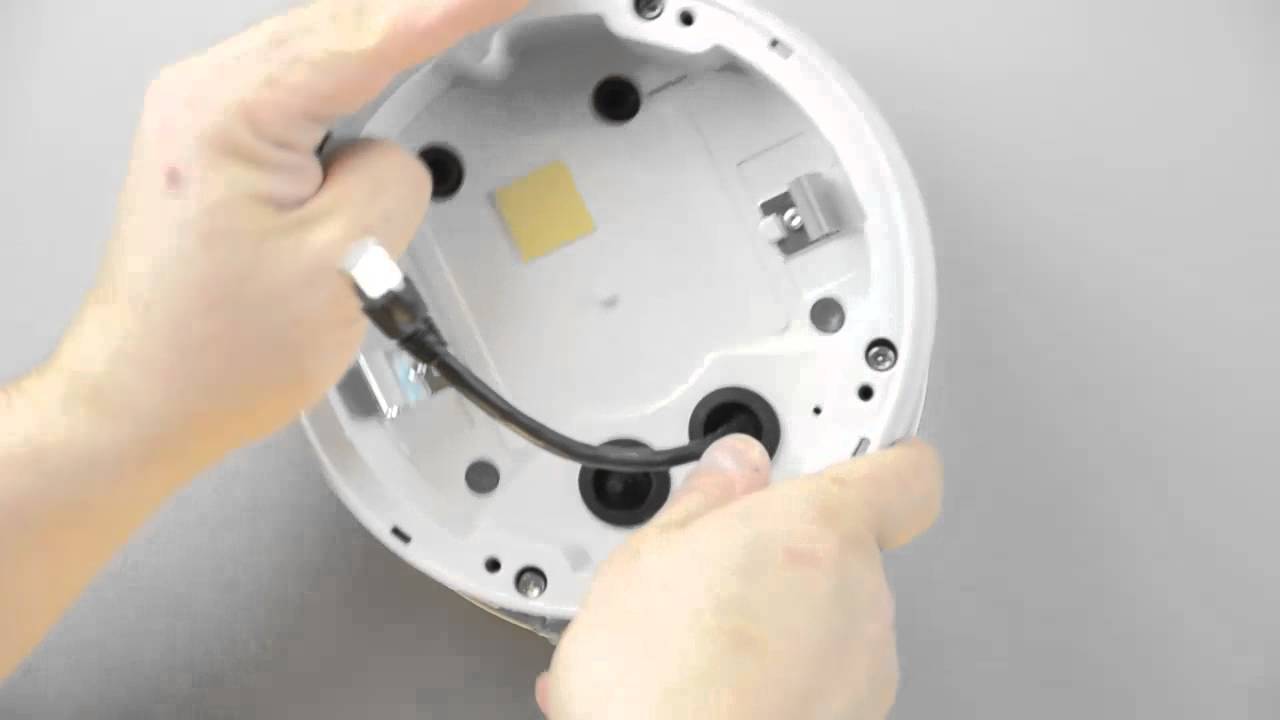 Mounting tip: Mounting an AXIS Q35-series Network Camera outdoors with conduit