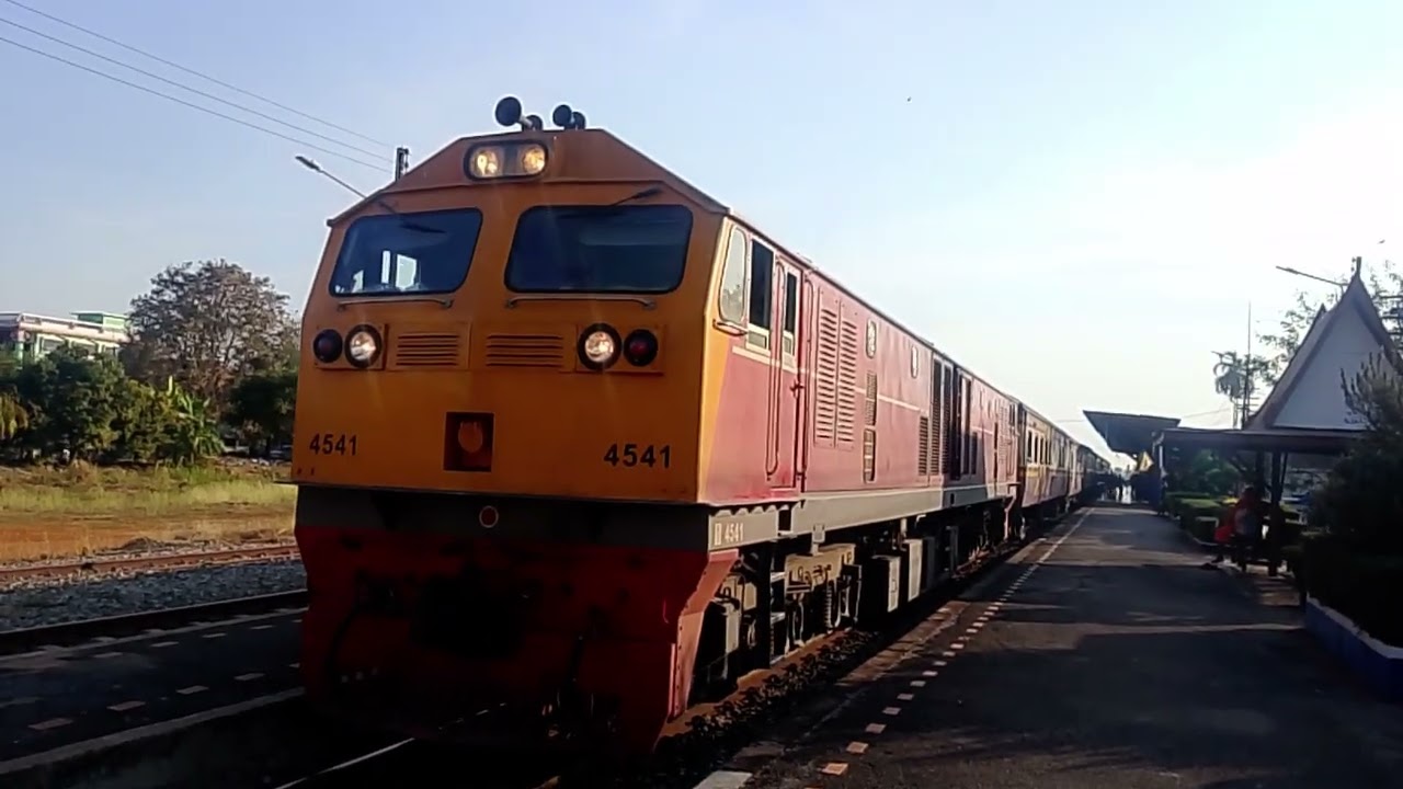 GEA4541 รถธรรมดาที่ 201 กรุงเทพ - พิษณุโลก จอด บางมูลนาก เวลา 16.18 ตามเวลา