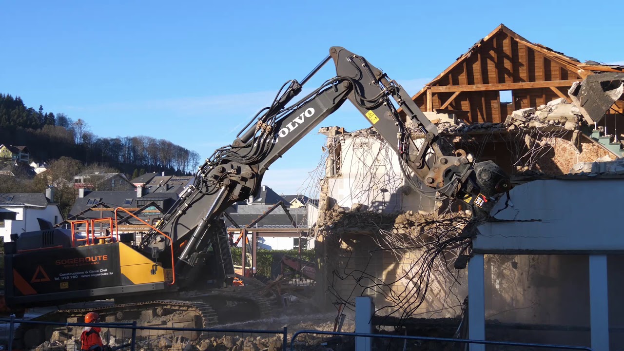 Volvo EC380EHR from Sogeroute tearing down a house in Luxembourg.