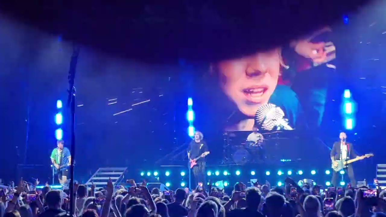 Busted - Air Hostess  3/9/23 Cardiff Arena